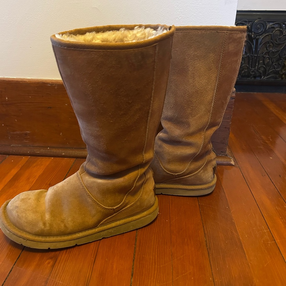 UGG Brown Winter Boots - Picture 1 of 4